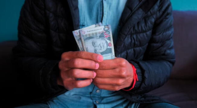El Bono de 100 soles solo está dirigido a los trabajadores públicos. El Bono de 100 soles solo está dirigido a los trabajadores públicos.