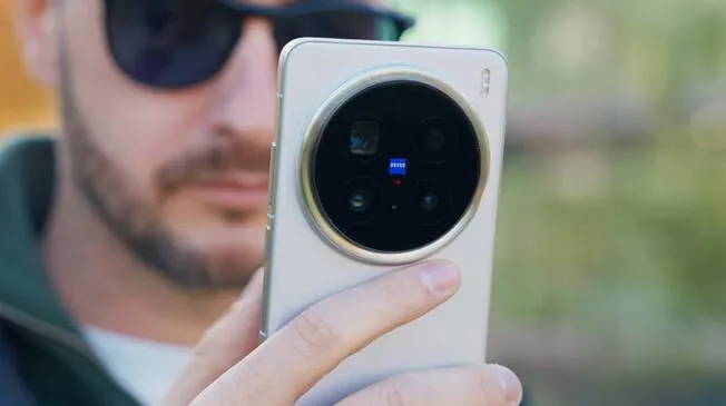 El Vivo X200 Pro es uno de los teléfonos más potentes del mundo. Conoce su ficha técnica y dónde comprarlo. El Vivo X200 Pro es uno de los teléfonos más potentes del mundo. Conoce su ficha técnica y dónde comprarlo.