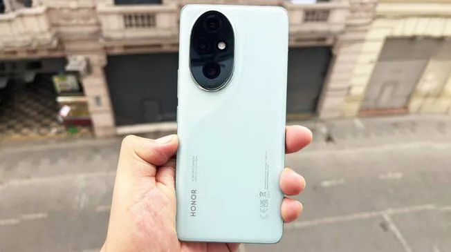 El Honor 200 Pro es uno de los mejores teléfonos de gama media alta que supera al Galaxy A56 de Samsung. Su precio es igual pero es más potente. El Honor 200 Pro es uno de los mejores teléfonos de gama media alta que supera al Galaxy A56 de Samsung. Su precio es igual pero es más potente.