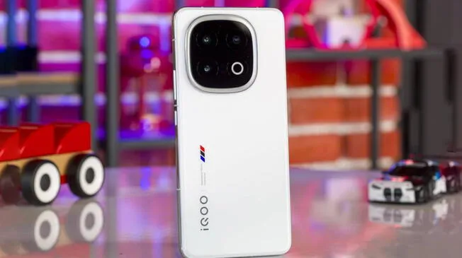 Según AnTuTu, el iQOO 13 es el teléfono más potente del mundo y supera por mucho al Galaxy S25 Ultra y iPhone 16 Pro Max. Según AnTuTu, el iQOO 13 es el teléfono más potente del mundo y supera por mucho al Galaxy S25 Ultra y iPhone 16 Pro Max.