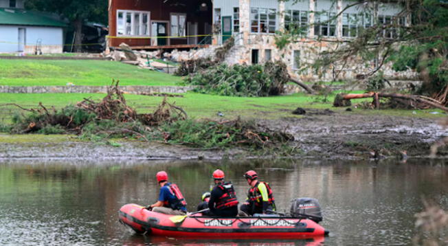 Hermanas murieron en las inundaciones de Texas: fueron halladas tomadas de la mano. Hermanas murieron en las inundaciones de Texas: fueron halladas tomadas de la mano.