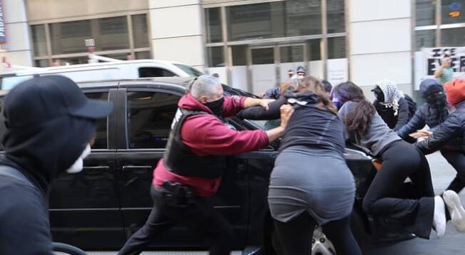 En San Francisco, los rechazos hacia ICE se han incrementado. Incluso, se enfrentan a los agentes en defensa de los inmigrantes. En San Francisco, los rechazos hacia ICE se han incrementado. Incluso, se enfrentan a los agentes en defensa de los inmigrantes.
