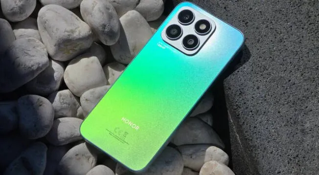 El HONOR X8b es un smartphone de gama media que sobresale, ya que no solo se parece a un iPhone, tiene potencia gamer. El HONOR X8b es un smartphone de gama media que sobresale, ya que no solo se parece a un iPhone, tiene potencia gamer.