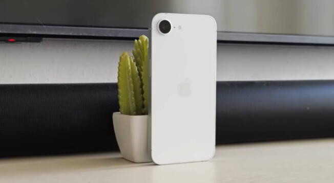 El iPhone 16e es el teléfono más potente y barato de Apple. Su precio ha bajado y se convierte en el mejor gama alta de 2025. El iPhone 16e es el teléfono más potente y barato de Apple. Su precio ha bajado y se convierte en el mejor gama alta de 2025.