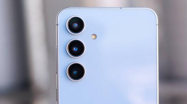 El Galaxy S24 FE de Samsung es uno de los smartphones de gama alta más potentes y lo mejor es que su precio es bajo. El Galaxy S24 FE de Samsung es uno de los smartphones de gama alta más potentes y lo mejor es que su precio es bajo.