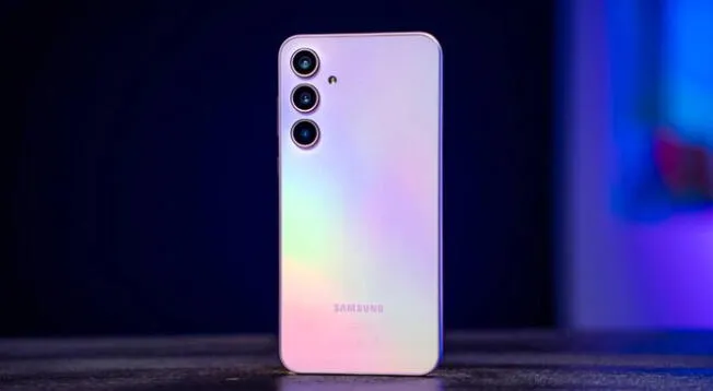 El Samsung Galaxy A35 5G es uno de los teléfonos de gama media más potentes y su precio ha bajado demasiado.