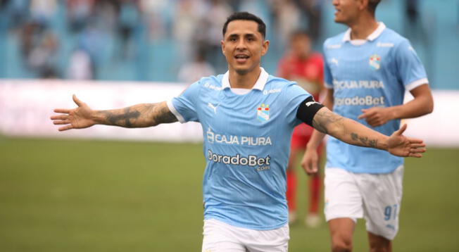 Yoshimar Yotún anotó el 5-0 de Cristal y subió a la tribuna para celebrarlo con su familia