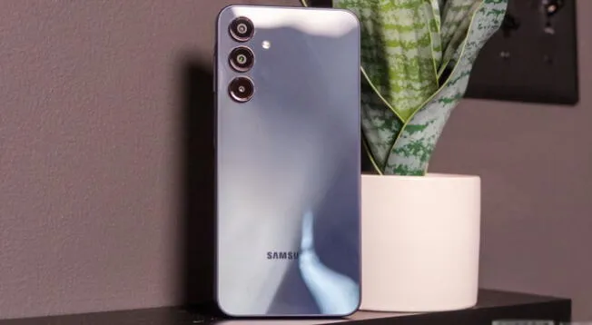Pese a su precio accesible, este Samsung posee una notable ficha técnica. Pese a su precio accesible, este Samsung posee una notable ficha técnica.
