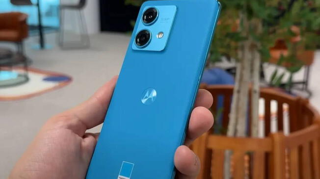 Este Motorola de cuero no solo no es acuático, sino que además tiene una gran potencia y cuesta menos que un Samsung.