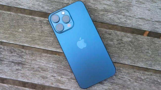 El iPhone 15 Pro Max es el teléfono más potente y barato de Apple para este 2025. Supera en todo al Galaxy S25 Ultra y es más barato.