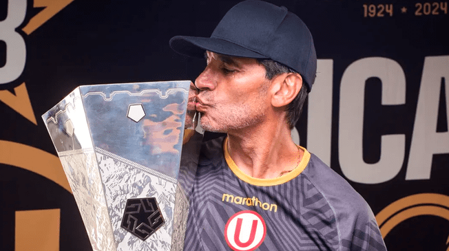 Fabián Bustos, quien dirigió entre 2024 y 2025 a Universitario, no dudó en saludar al club por su aniversario.