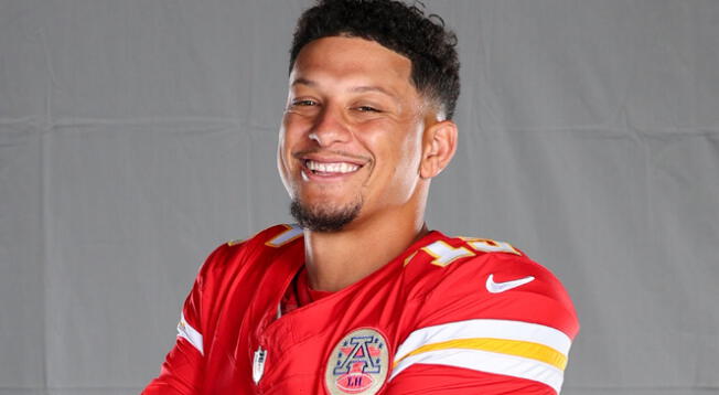 Patrick Mahomes se prepara para debutar en la pretemporada de la NFL 2025.