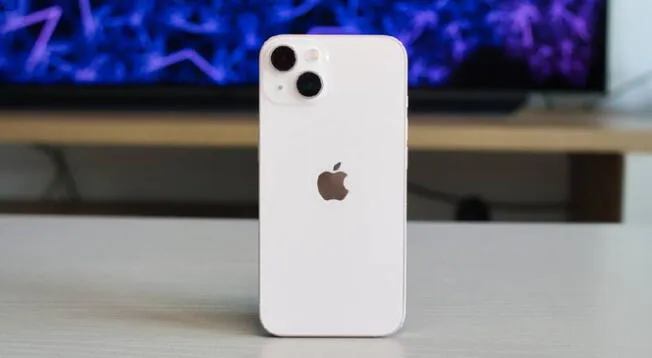 El iPhone 13 es uno de los mejores teléfonos diseñados por Apple y su precio ha bajado demasiado. El iPhone 13 es uno de los mejores teléfonos diseñados por Apple y su precio ha bajado demasiado.