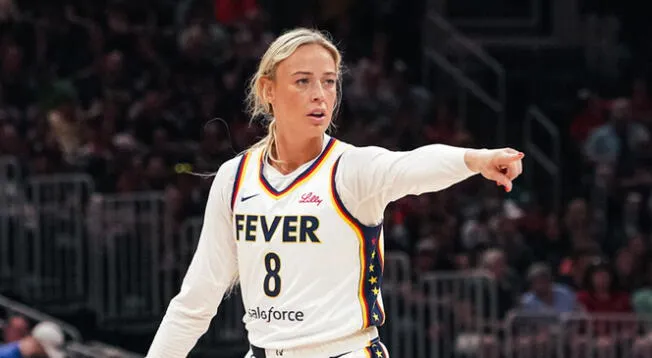 Sophie Cunningham se retiró del juego entre Fever vs. Sun por una lesión en la rodilla. Sophie Cunningham se retiró del juego entre Fever vs. Sun por una lesión en la rodilla.