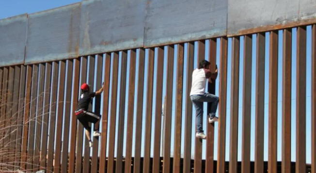 Muro fronterizo de EE. UU. será pintado de negro. Muro fronterizo de EE. UU. será pintado de negro.