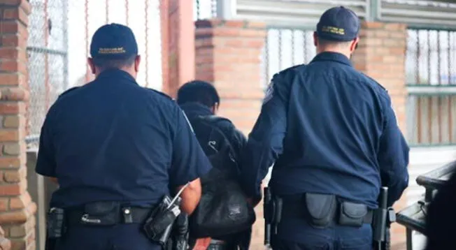Oficiales de CBP arrestan a fugitivo acusado por agresión a menor en este estado. Oficiales de CBP arrestan a fugitivo acusado por agresión a menor en este estado.