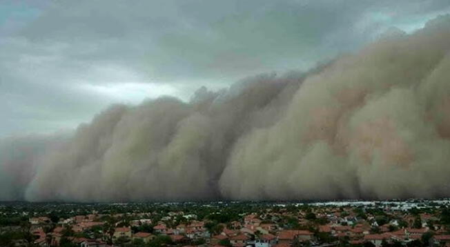 Imponente tormenta de arena cubre Phoenix, Arizona, y deja a miles sin electricidad. Imponente tormenta de arena cubre Phoenix, Arizona, y deja a miles sin electricidad.