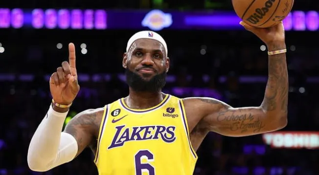 LeBron James posee un contrato con los Lakers hasta la temporada 2025-26. LeBron James posee un contrato con los Lakers hasta la temporada 2025-26.