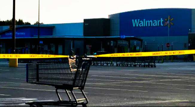 Trabajador de Walmart detiene agresión de hombre dentro de tienda y logra que este sea arrestado. Trabajador de Walmart detiene agresión de hombre dentro de tienda y logra que este sea arrestado.