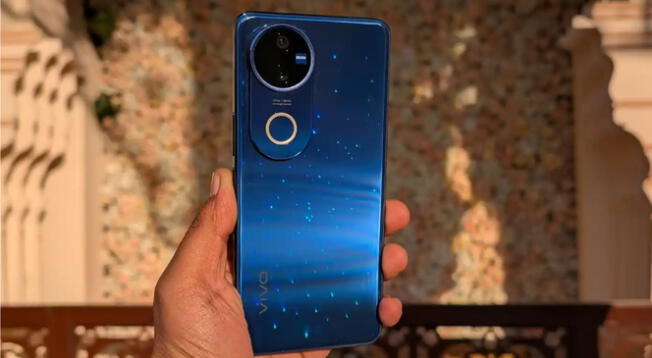 Este celular destaca por sus cámaras con tecnología de punta. Este celular destaca por sus cámaras con tecnología de punta.