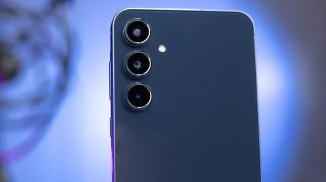 El Samsung Galaxy A55 5G se ha convertido en uno de los mejores teléfonos de gama media y también los más baratos del mercado. El Samsung Galaxy A55 5G se ha convertido en uno de los mejores teléfonos de gama media y también los más baratos del mercado.