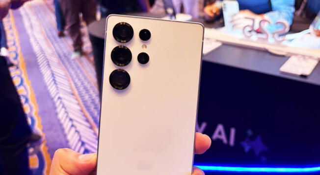 El Samsung Galaxy S25 Ultra es uno de los teléfonos Android más potentes y compite con el iPhone 17 Pro Max. El Samsung Galaxy S25 Ultra es uno de los teléfonos Android más potentes y compite con el iPhone 17 Pro Max.