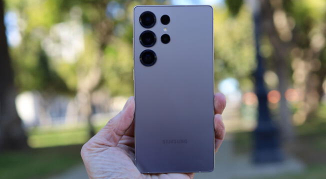 Este celular es, posiblemente, el más potente en la actualidad. Este celular es, posiblemente, el más potente en la actualidad.