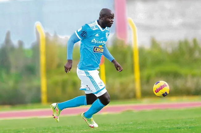 John Jairo Mosquera no rindió en Sporting Cristal en esta temporada 2022.   
