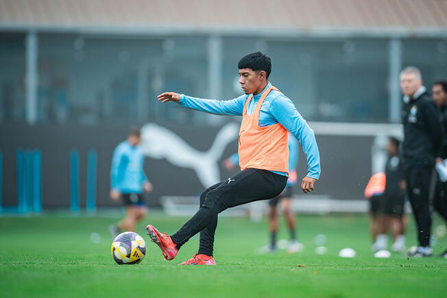 Sporting Cristal sigue entrenando en La Florida. Sporting Cristal sigue entrenando en La Florida.