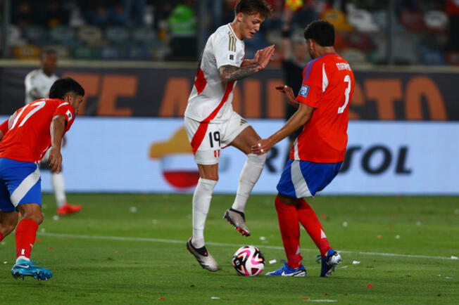 Oliver Sonne brilló en el Perú vs Chile por Eliminatorias 2026/Foto: X   