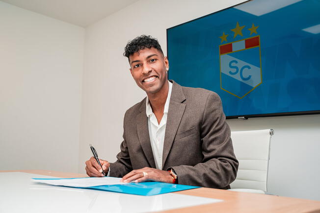 Miguel Araujo firmó por Sporting Cristal hasta fines de la temporada 2026. Foto: Sporting Cristal   