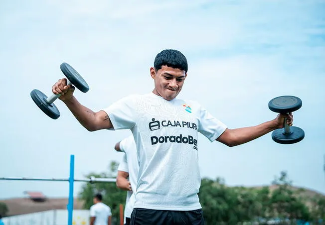 Maxloren Castro se sumó a los entrenamientos de Sporting Cristal.   