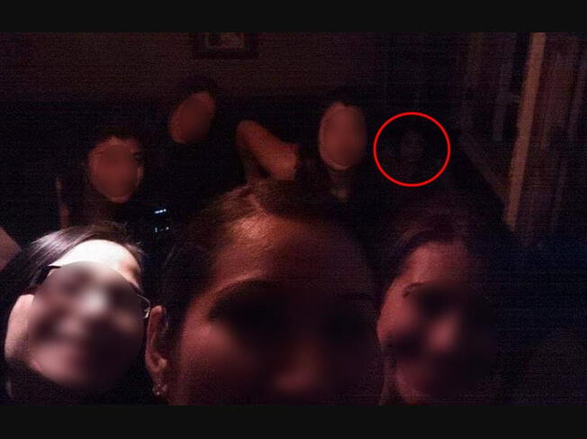 De terror! Captan a fantasma de una niña en bar de Torreón y foto se  viraliza