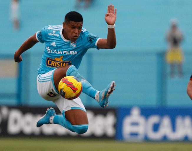 Fernando Pacheco tiene contrato con Cristal hasta el 2025   