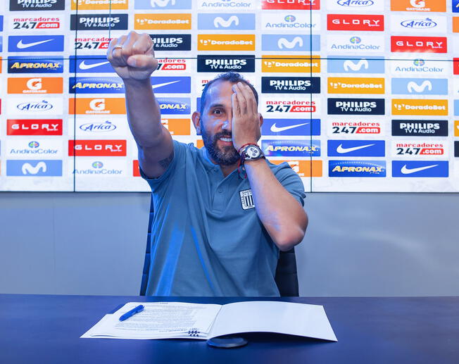 Hernán Barcos jugará su tercera temporada en Alianza Lima.    