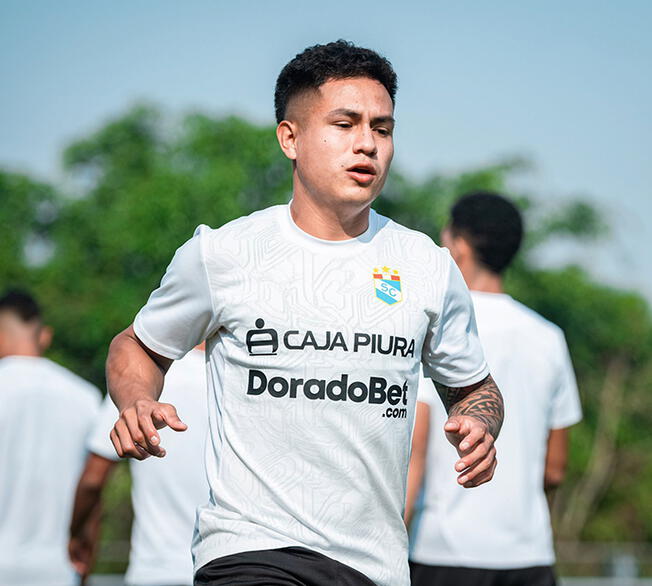 Jesús Pretell se habría recuperado de su desgarro y podría ver minutos ante Bolívar. Foto: Sporting Cristal   