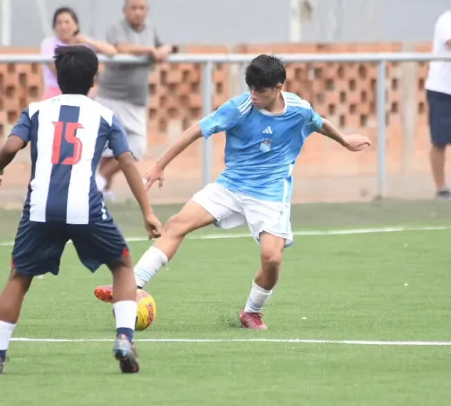  Thierry Zidane en un partido contra Alianza Lima.   