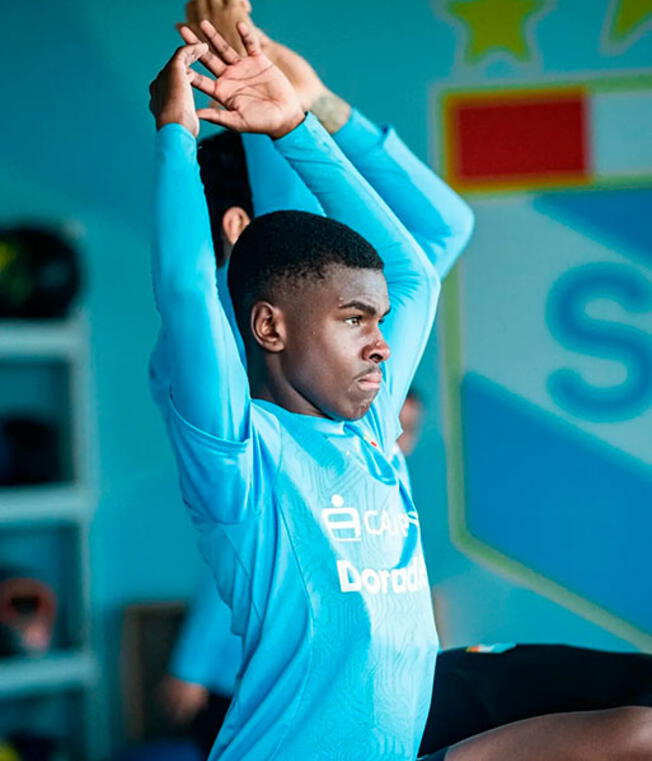 Duham Ballumbrosio entrena con Sporting Cristal.   