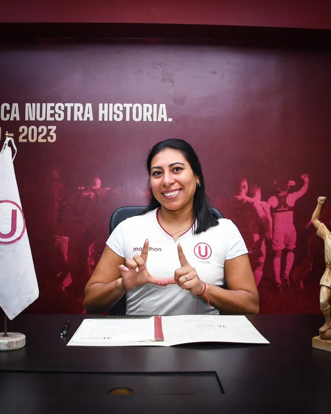 Patiño firmó contrato con Universitario. Foto: Universitario de Deportes   