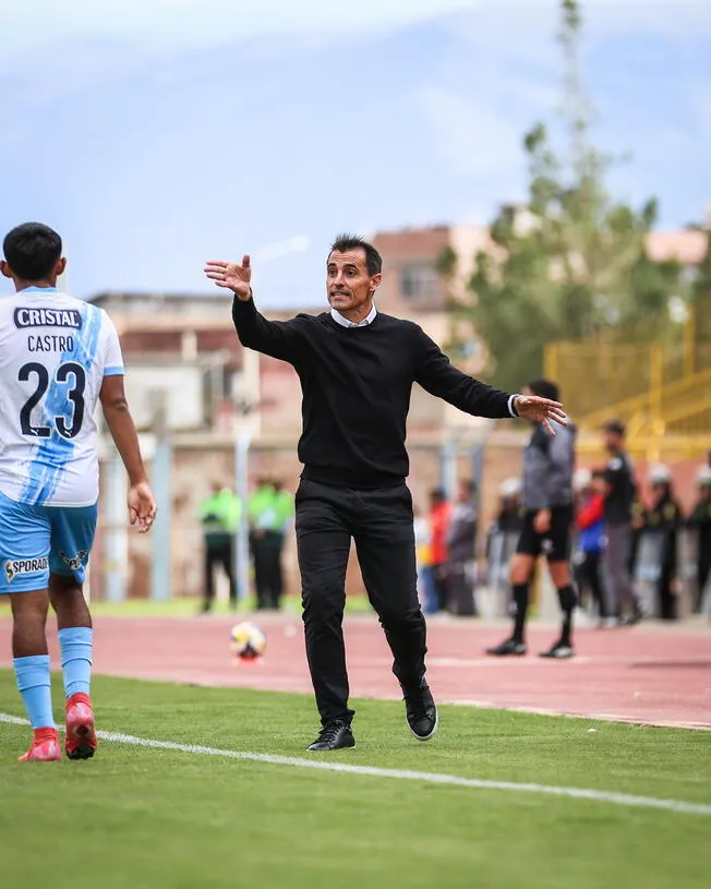 Guillermo Farré fue ratificado y seguirá entrenando a Sporting Cristal pese a malos resultados. Foto: Liga de Fútbol Profesional   