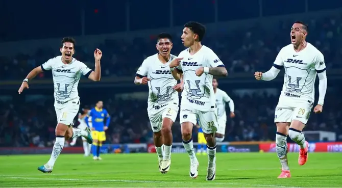 Pumas y América se enfrentan por la Liga MX Pumas y América se enfrentan por la Liga MX
