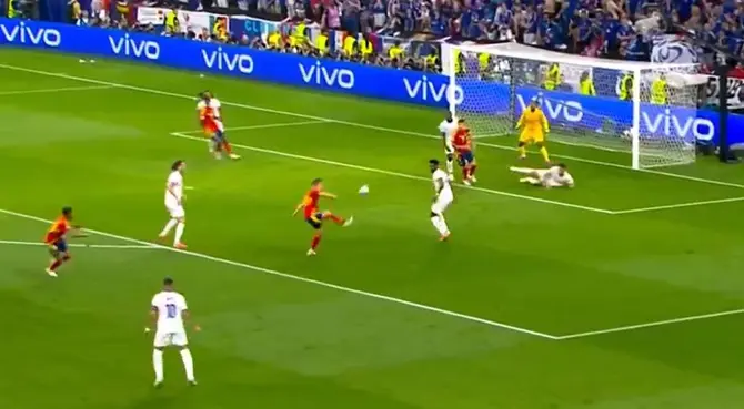 Dani Olmo apareció así en el España vs Francia por las semifinales de la Eurocopa 2024. Dani Olmo apareció así en el España vs Francia por las semifinales de la Eurocopa 2024.