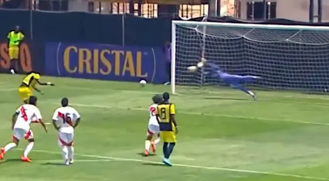 Doneda atajó penal a Ecuador. Doneda atajó penal a Ecuador.