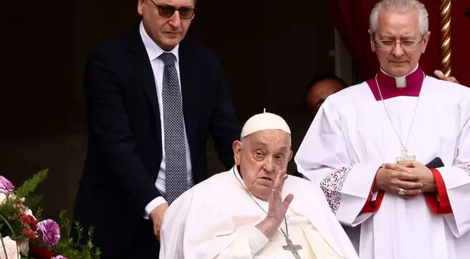 La última aparición del Papa Francisco fue durante el Domingo de Resurrección. La última aparición del Papa Francisco fue durante el Domingo de Resurrección.