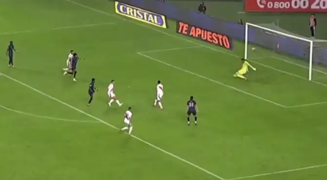 Pedro Gallese apareció así en el partido Perú vs Ecuador.