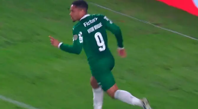 Vitor Roque anotó el 3-0 de Palmeiras sobre Universitario Vitor Roque anotó el 3-0 de Palmeiras sobre Universitario