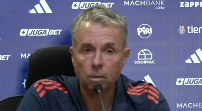 Gustavo Álvarez se refirió a su futuro tras victoria de U de Chile.