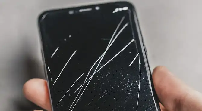 Aunque no lo creas, hay solución cuando tu celular presenta rayones. Aunque no lo creas, hay solución cuando tu celular presenta rayones.