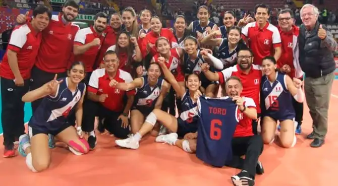 Perú derrotó a Colombia por 3-2 y luchará por el oro en el vóley femenino de los Juegos Bolivarianos 2025. Perú derrotó a Colombia por 3-2 y luchará por el oro en el vóley femenino de los Juegos Bolivarianos 2025.