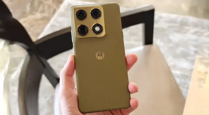 El Motorola Signature es el teléfono premium que tiene el chip Snapdragon 8 Gen 5, además de un juego de cámaras de 50MP que graban en 8K. El Motorola Signature es el teléfono premium que tiene el chip Snapdragon 8 Gen 5, además de un juego de cámaras de 50MP que graban en 8K.